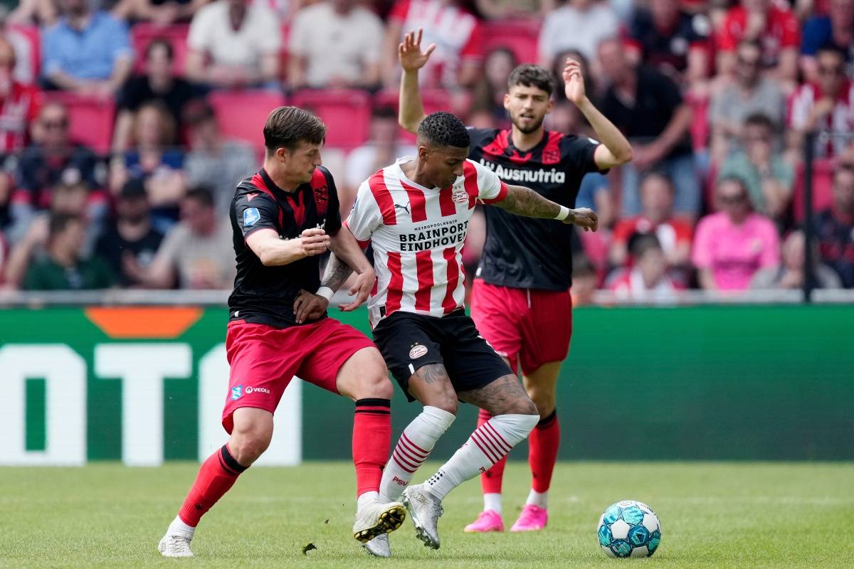 佩佩长传反 佩佩长传反